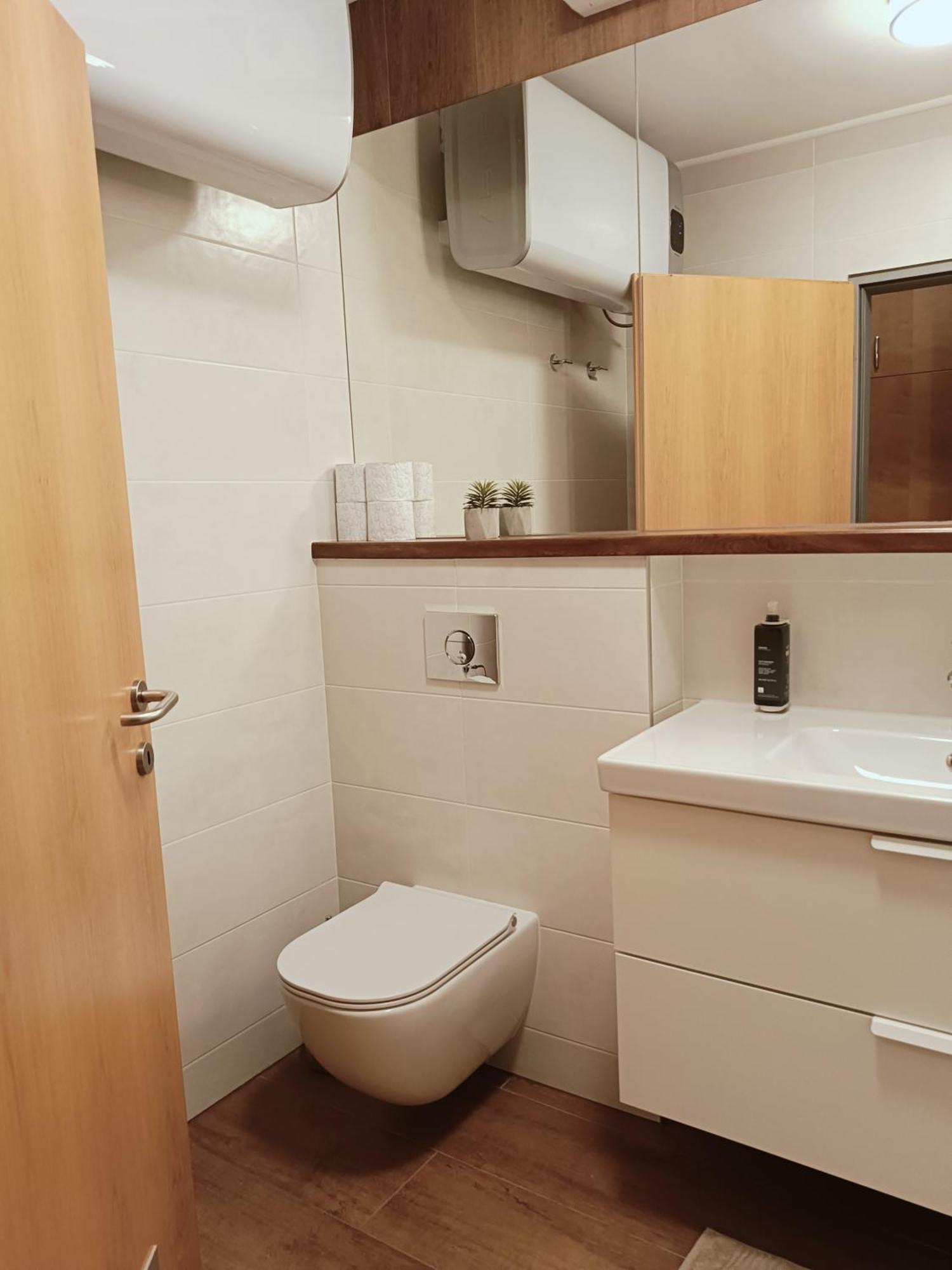 Paradise Apartment *